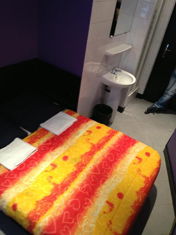 Peace & Love - Hostel