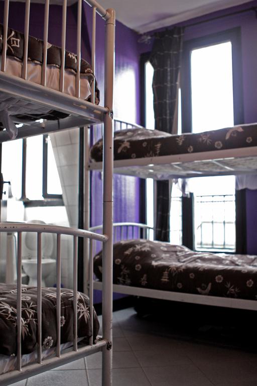 Peace & Love - Hostel