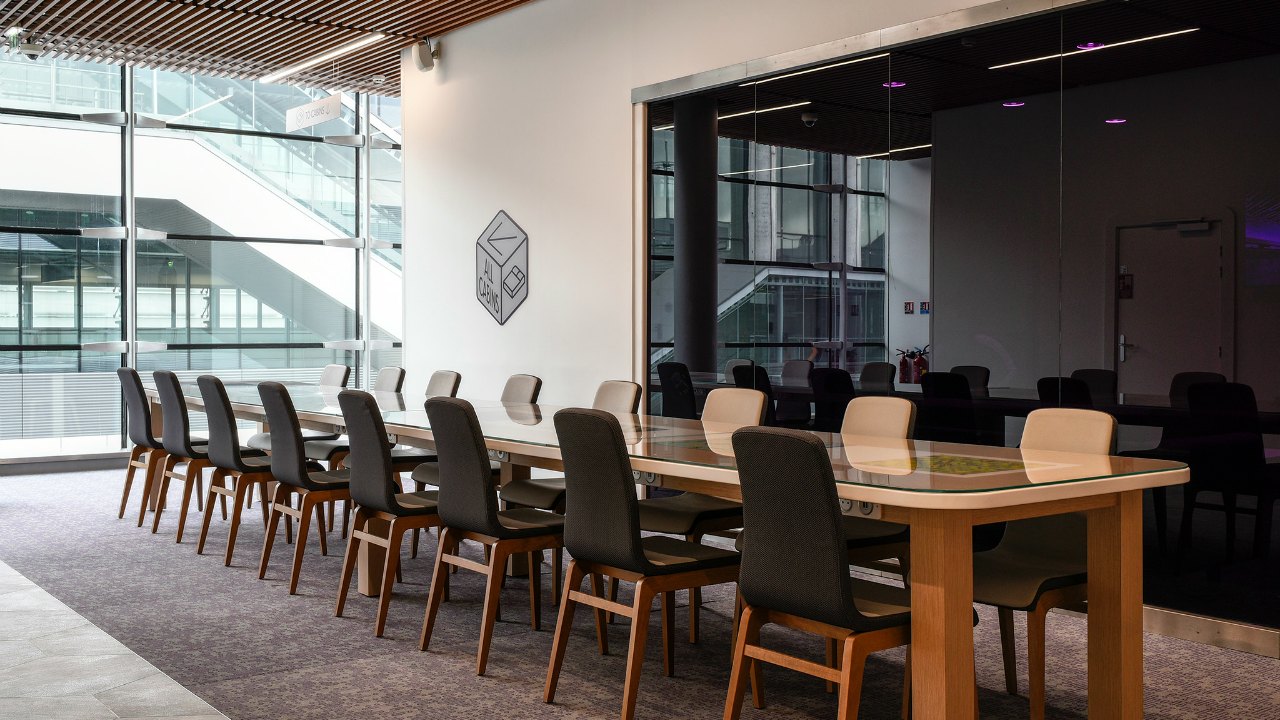 Co Working Club Lounge Yotelair 1280x720