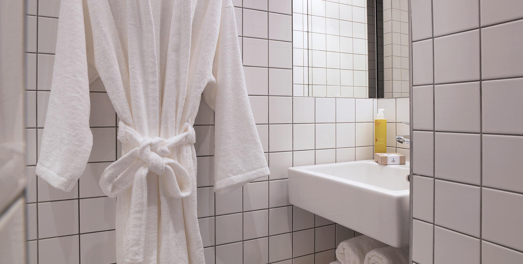 MOB HOTEL Paris Les Puces