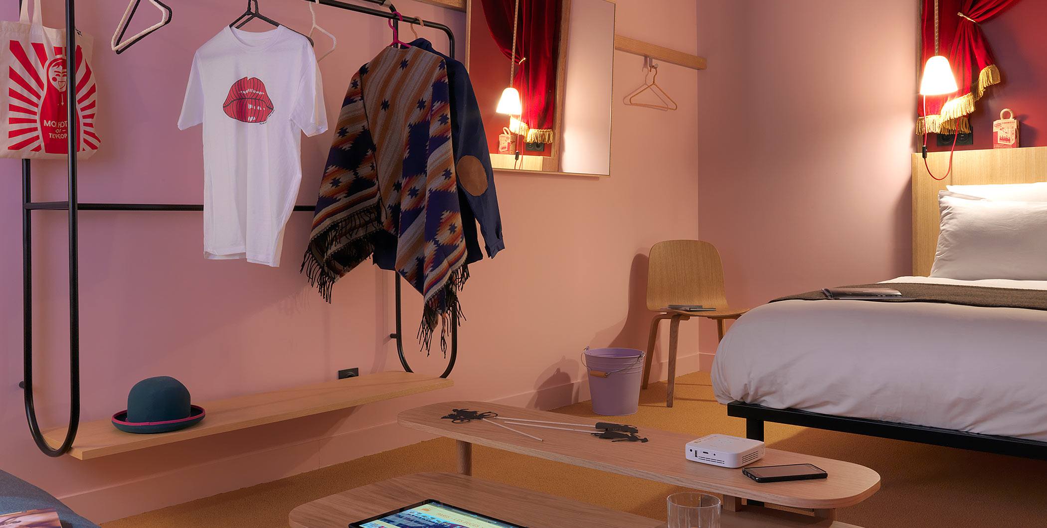 MOB HOTEL Paris Les Puces