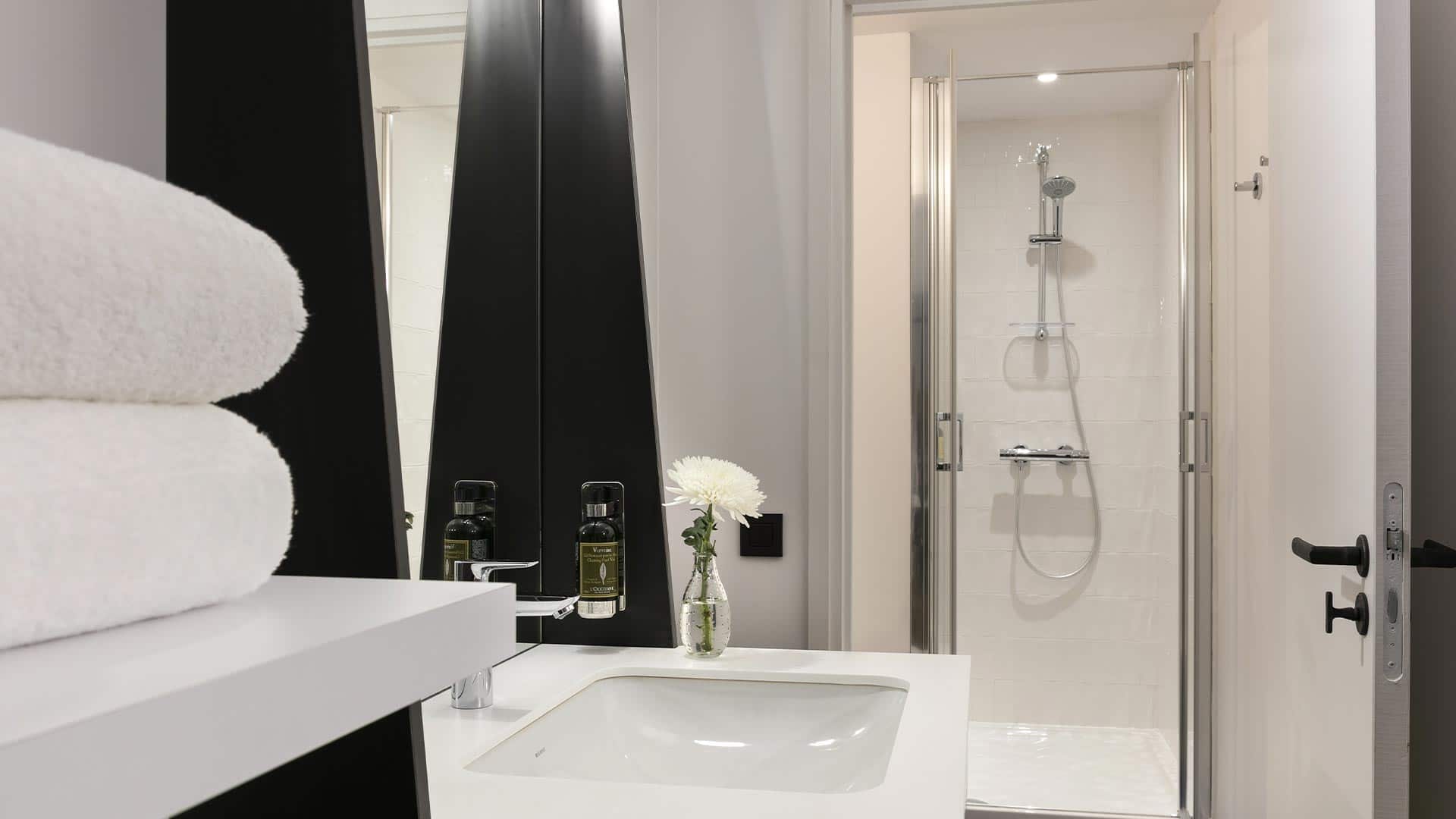 Oh la la ! Hotel Bar Paris Bastille