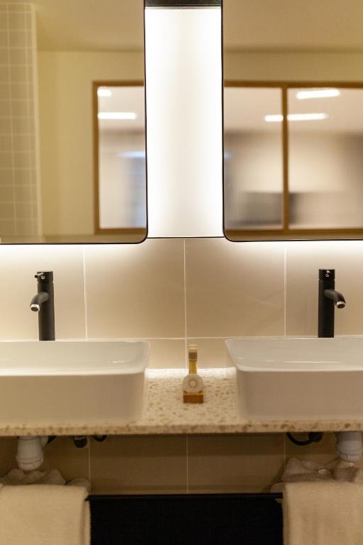 Tinah Paris, Champs Elysées