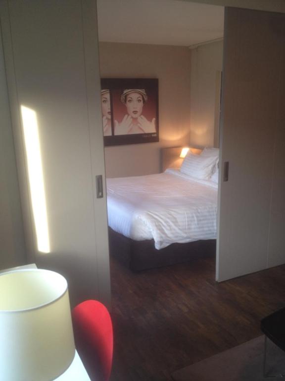 Standing Hotel Suites by Actisource