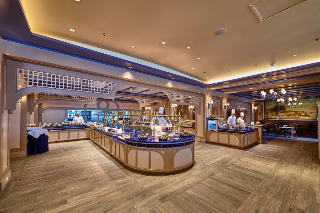 Disney's Newport Bay Club®