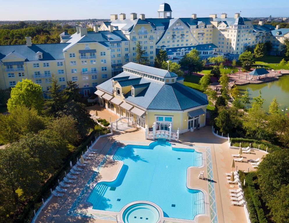Disney's Newport Bay Club®
