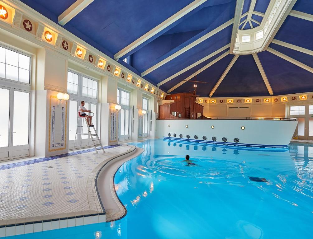 Disney's Newport Bay Club® - Booking