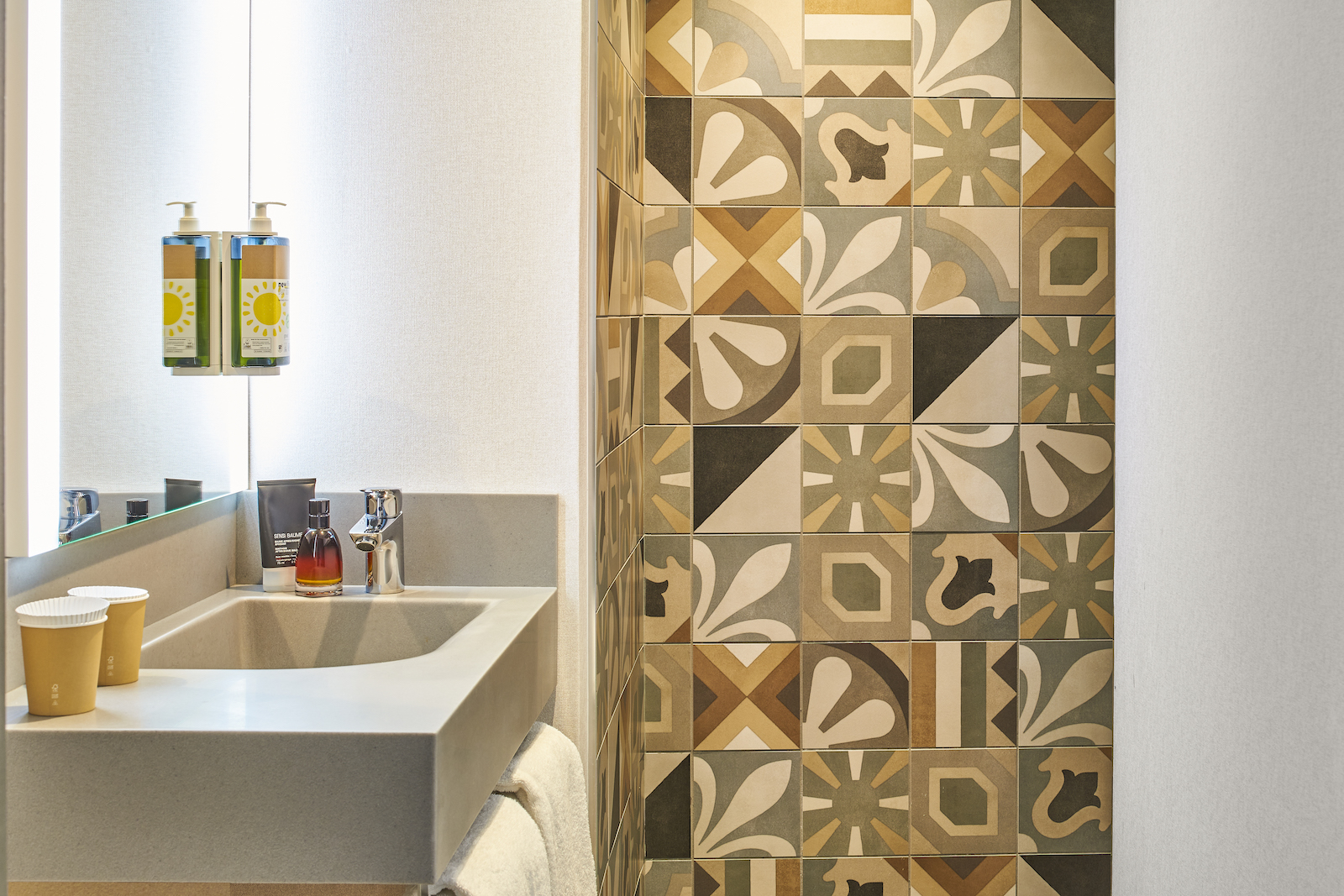 greet Hotel Paris Nord 18ème