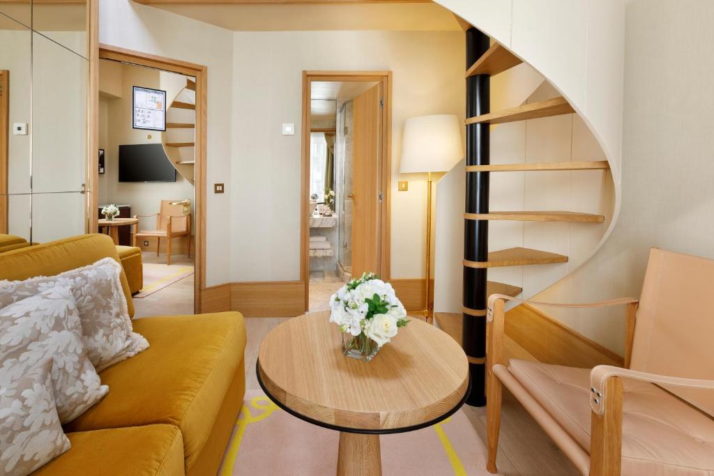 Le Belgrand Hotel Paris Champs Elysees, Tapestry Collection By Hilton