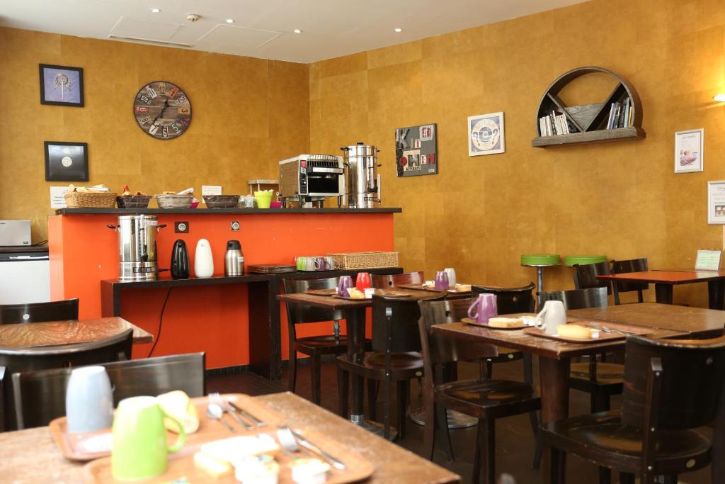 Vintage Paris Gare du Nord by Hiphophostels