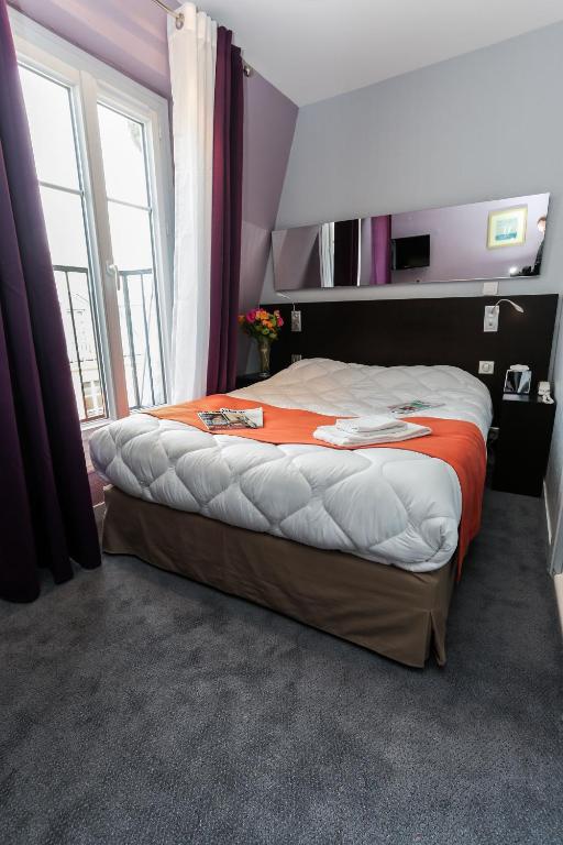 Vintage Paris Gare du Nord by Hiphophostels