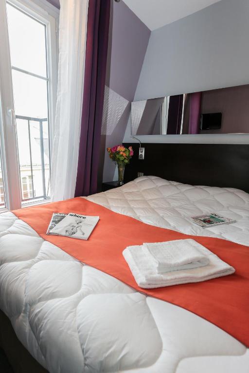 Vintage Paris Gare du Nord by Hiphophostels