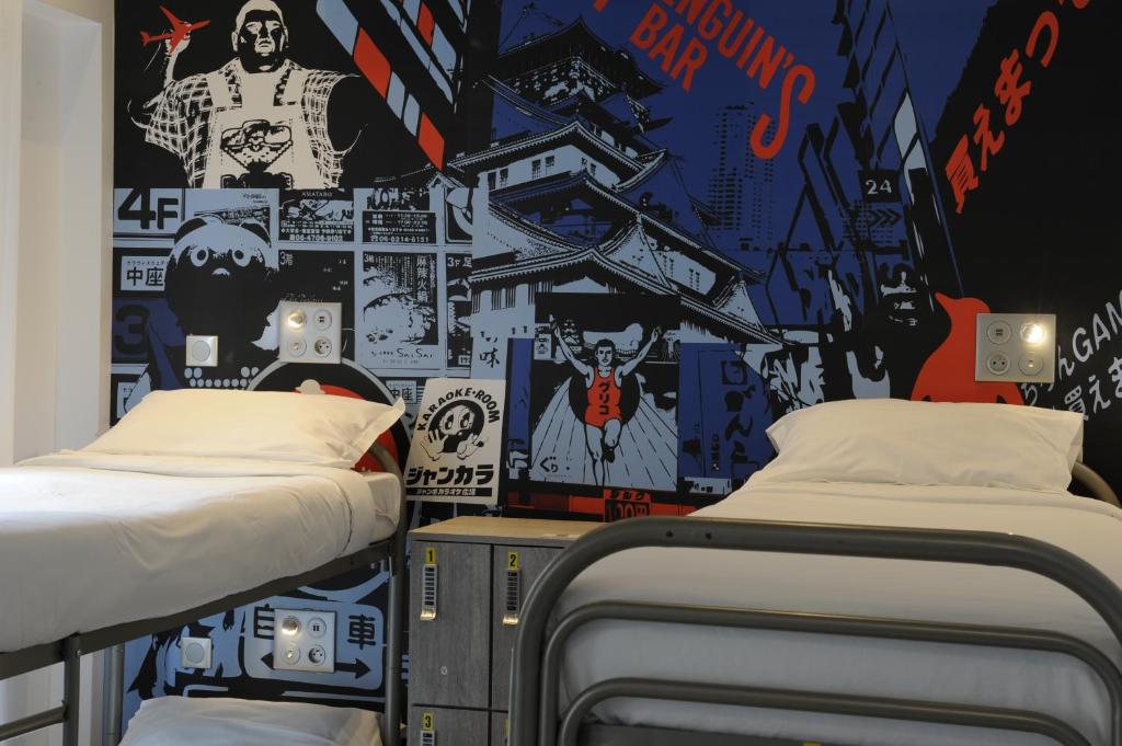 The 3 Ducks Eiffel Tower by Hiphophostels