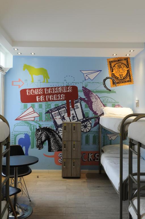 The 3 Ducks Eiffel Tower by Hiphophostels