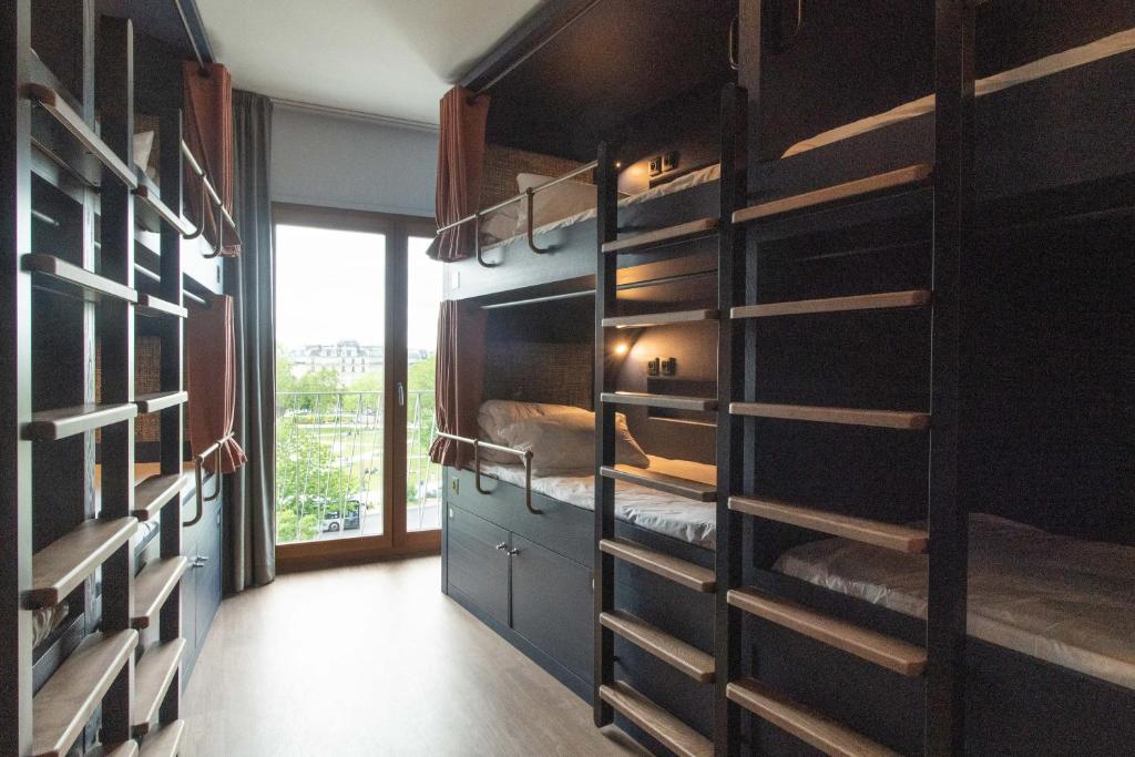 The People Paris Nation - Booking