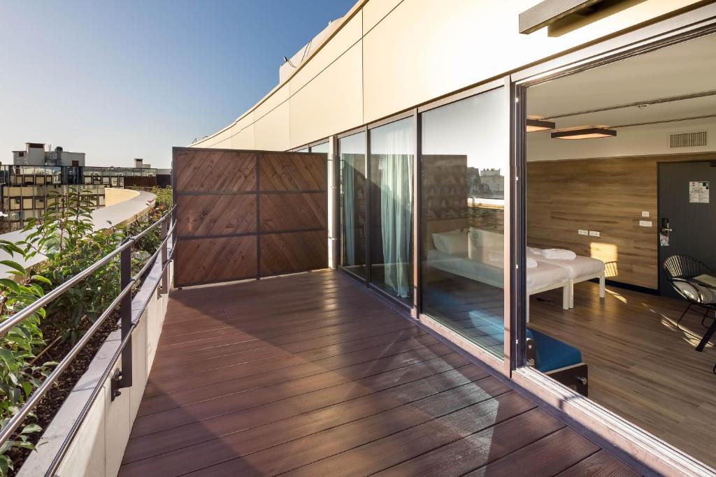 Generator Paris - Booking