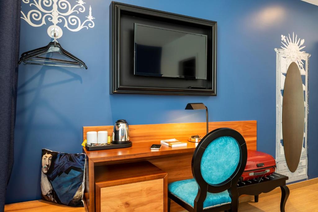 Détails chambre Hôtel des Lys - Booking