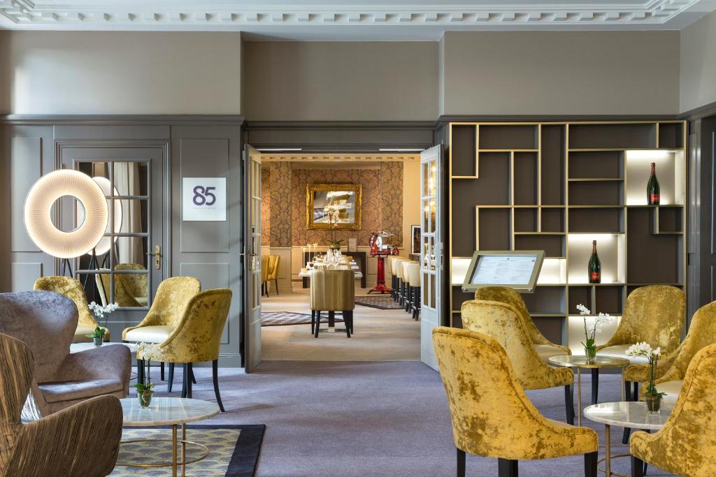 Salon et lobby Grand Hôtel Enghien-les-Bains - Booking