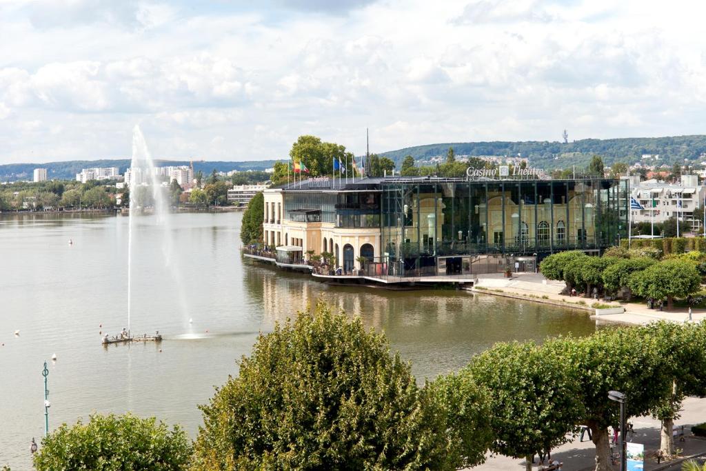 Casino et lac Enghien-les-Bains - Booking