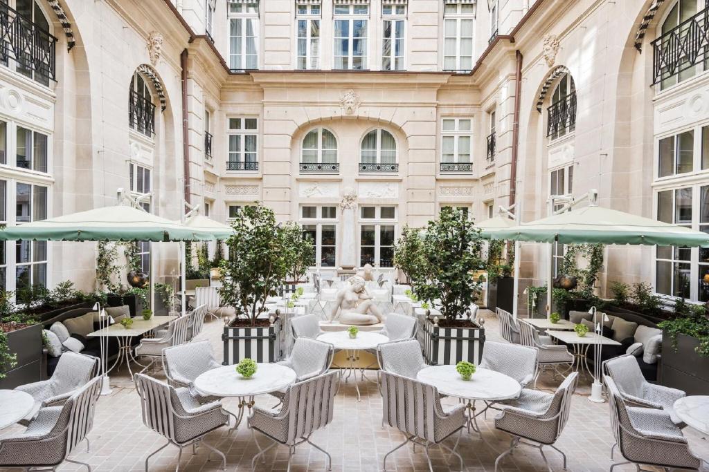 Patio Rosewood Hôtel de Crillon - Booking