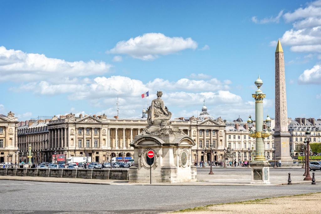 Place de la Concorde et Rosewood Hôtel de Crillon - Booking