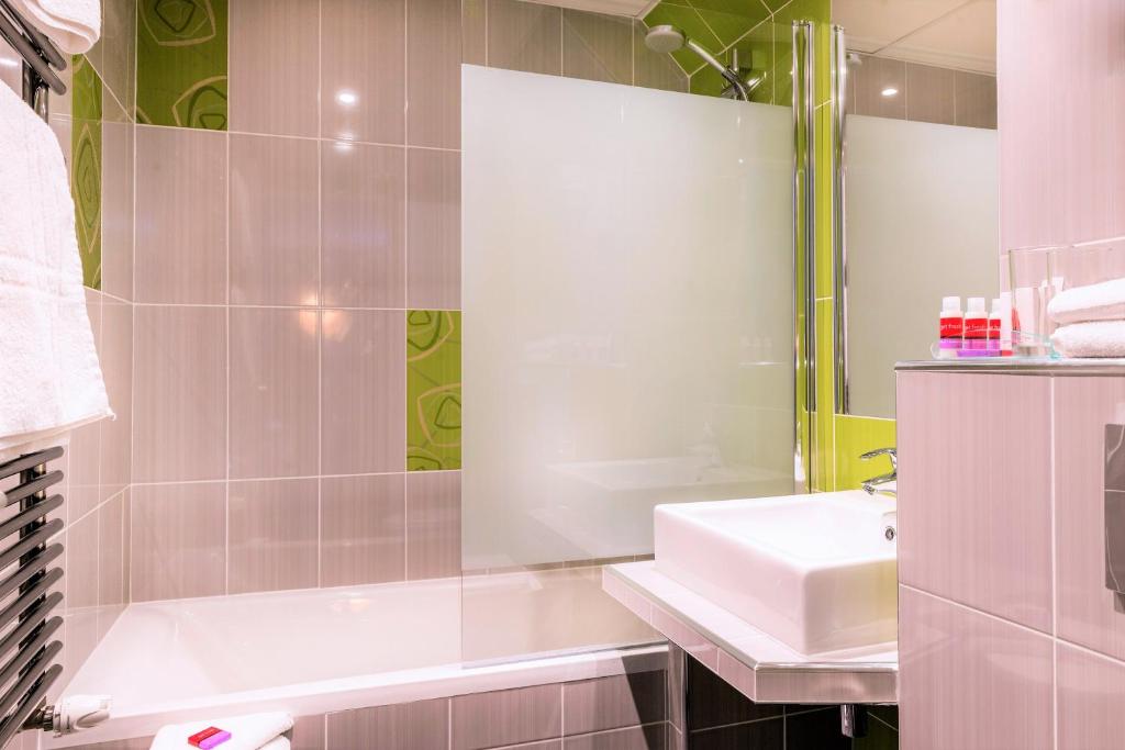 Glasgow Monceau by Patrick Hayat