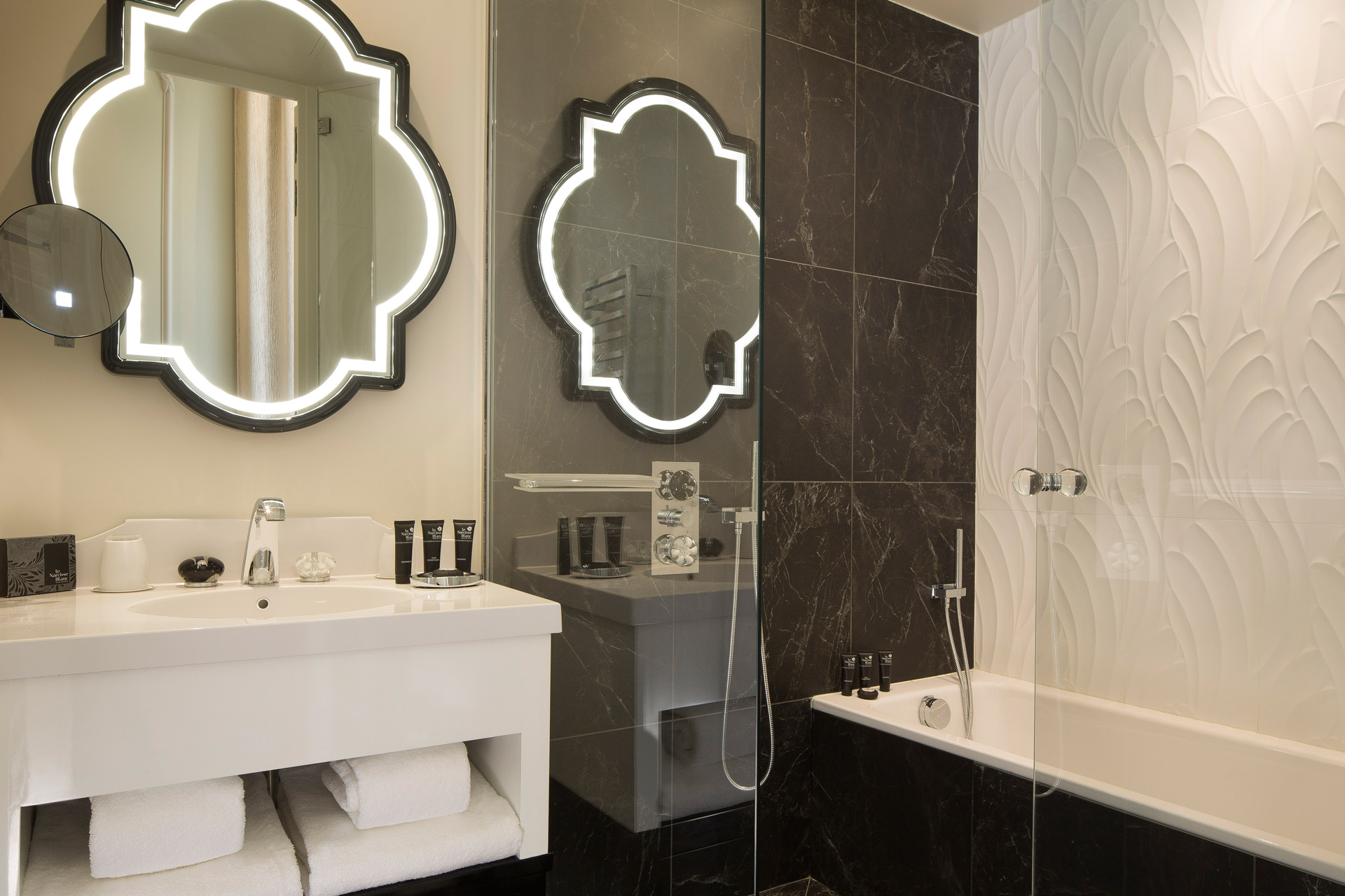 Le Narcisse Blanc - salle de bain Suite classique - Le Narcisse Blanc