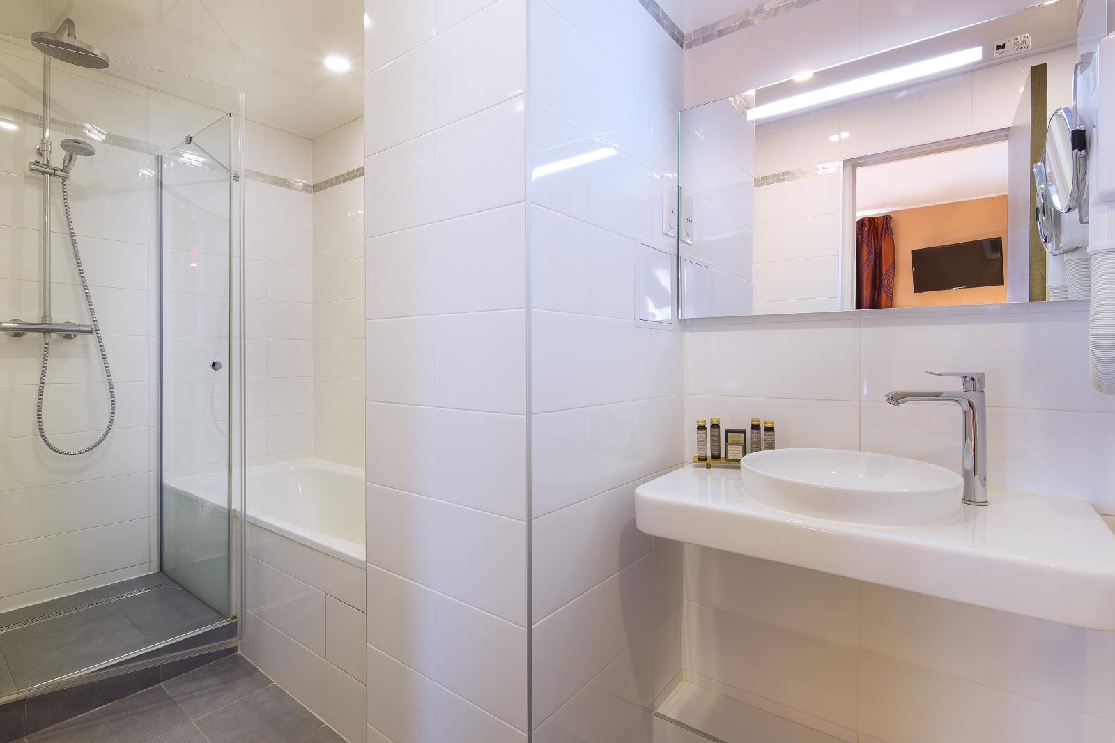 Hôtel des Arts Montmartre - salle de bain - Hôtel des Arts Montmartre