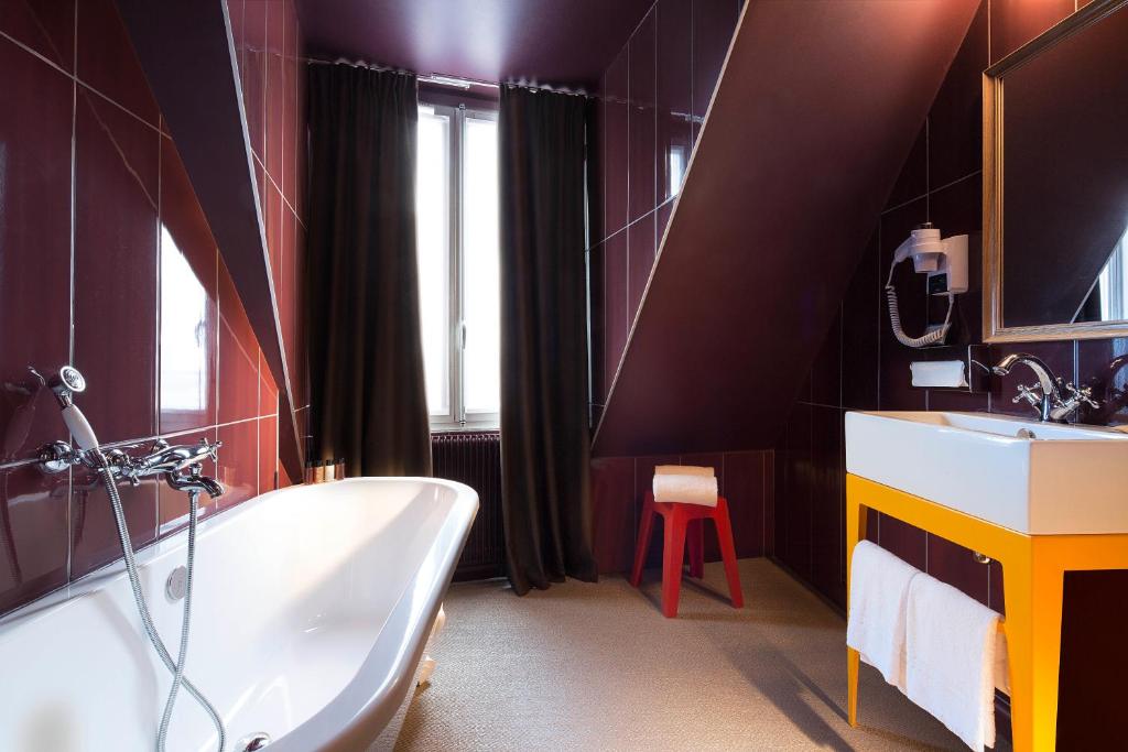 Hôtel Joséphine - salle de bain - Booking