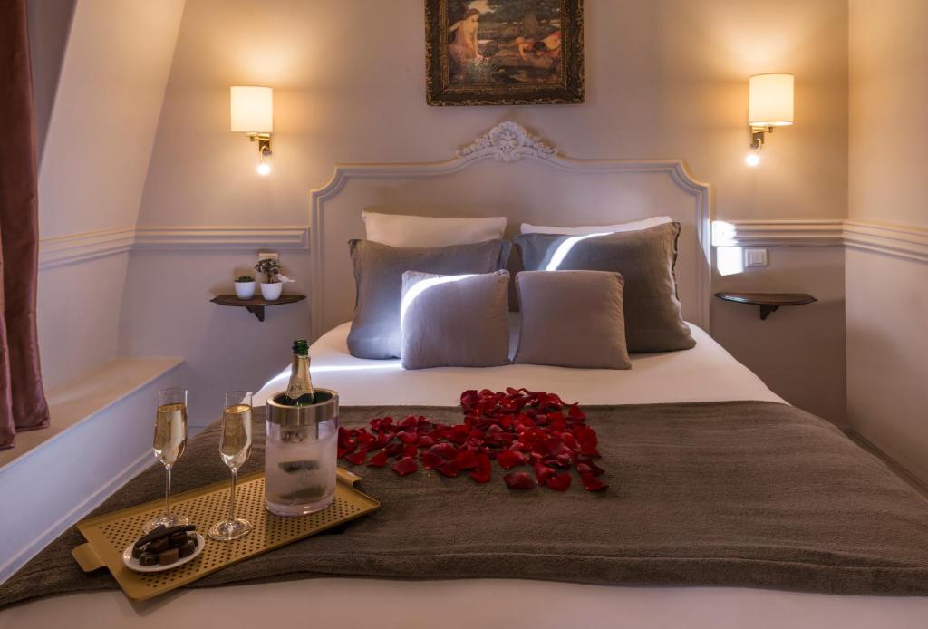 Hôtel de la Porte Dorée - Booking