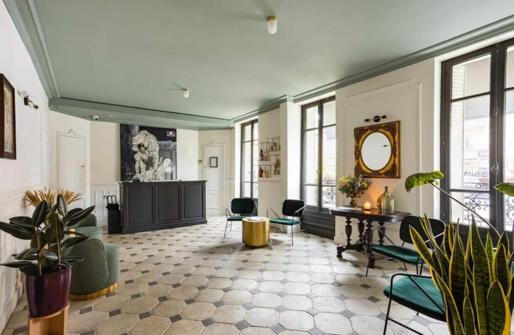 Hôtel de la Porte Dorée - Booking