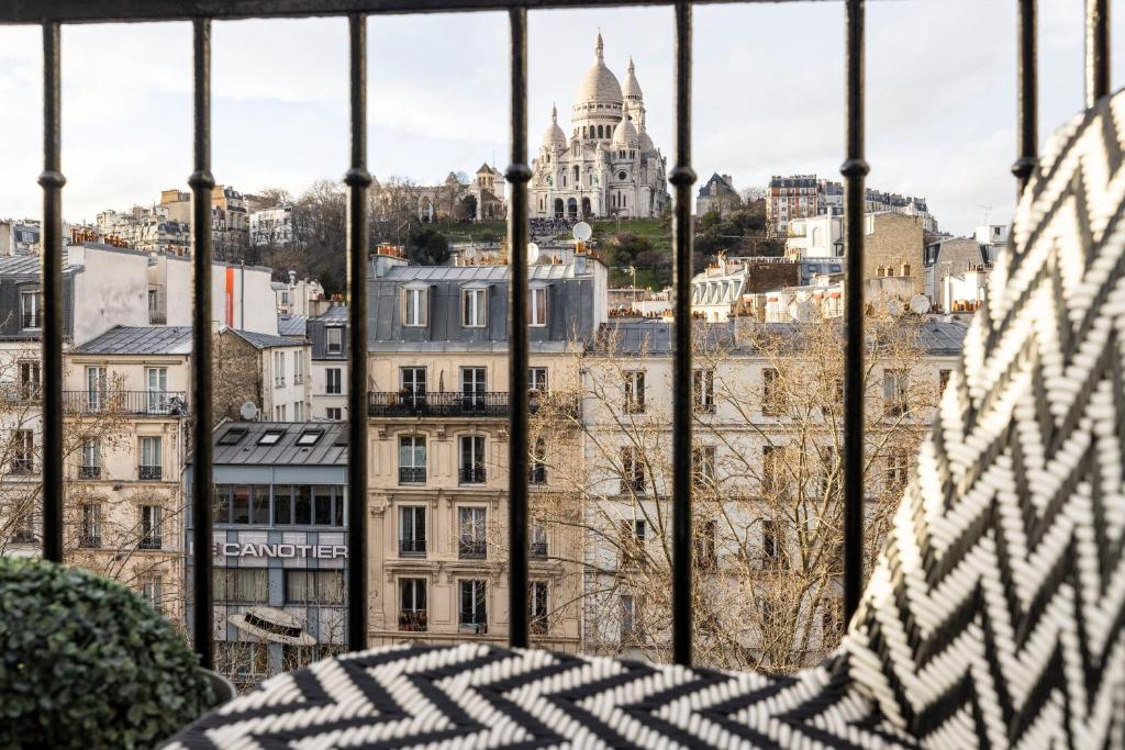 Le Regent Montmartre by Hiphophostels