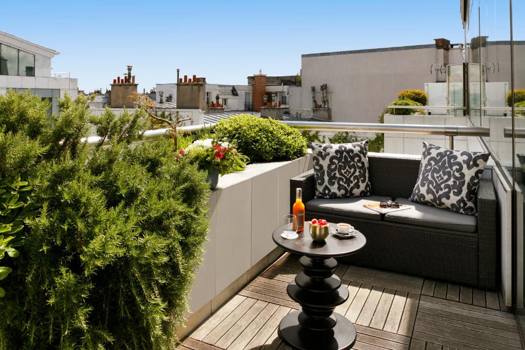 La Clef Tour Eiffel Paris by The Crest Collection