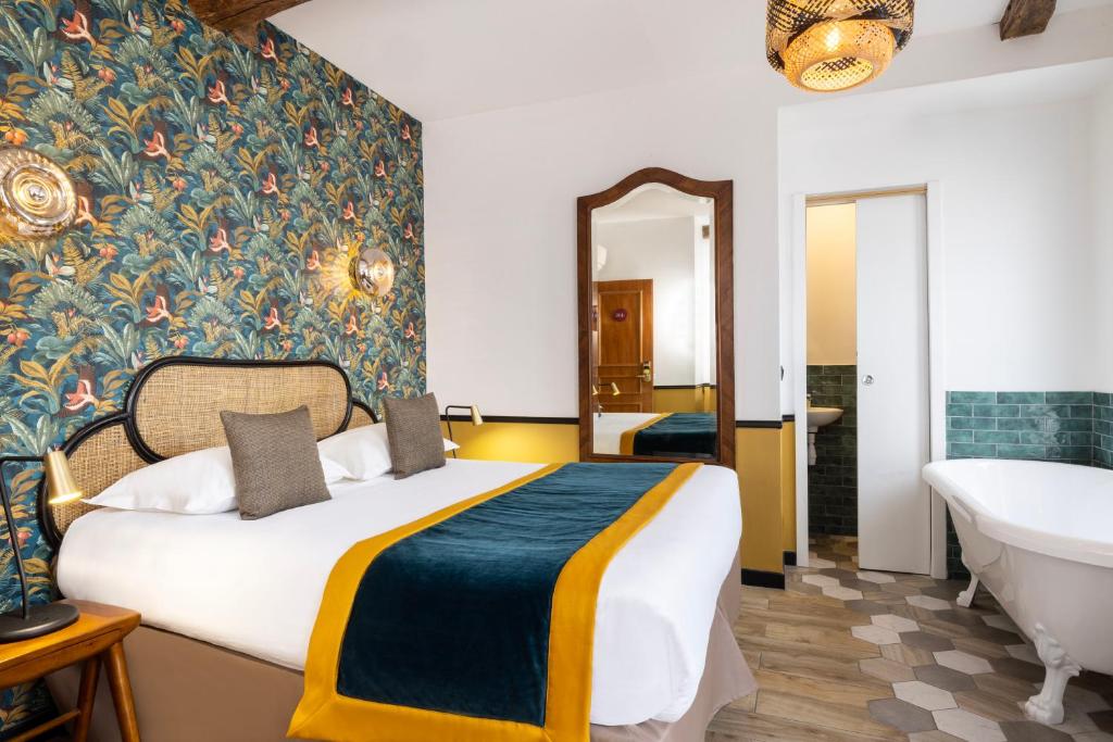 Le Village Montmartre by Hiphophostels