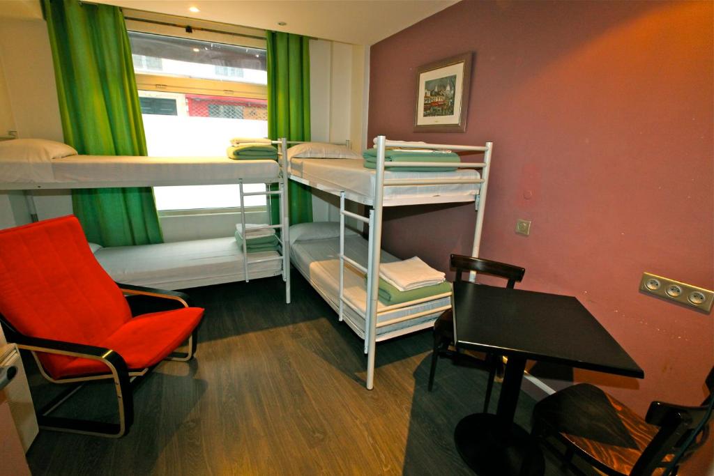 Plug inn Montmartre by Hiphophostels