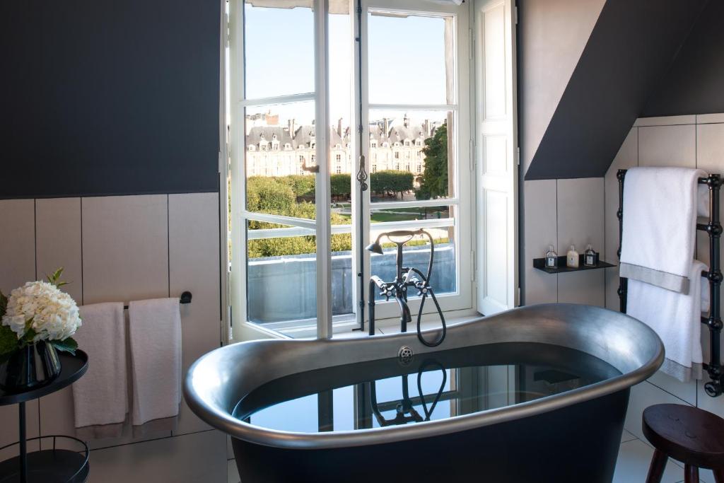 Cour des Vosges - Booking