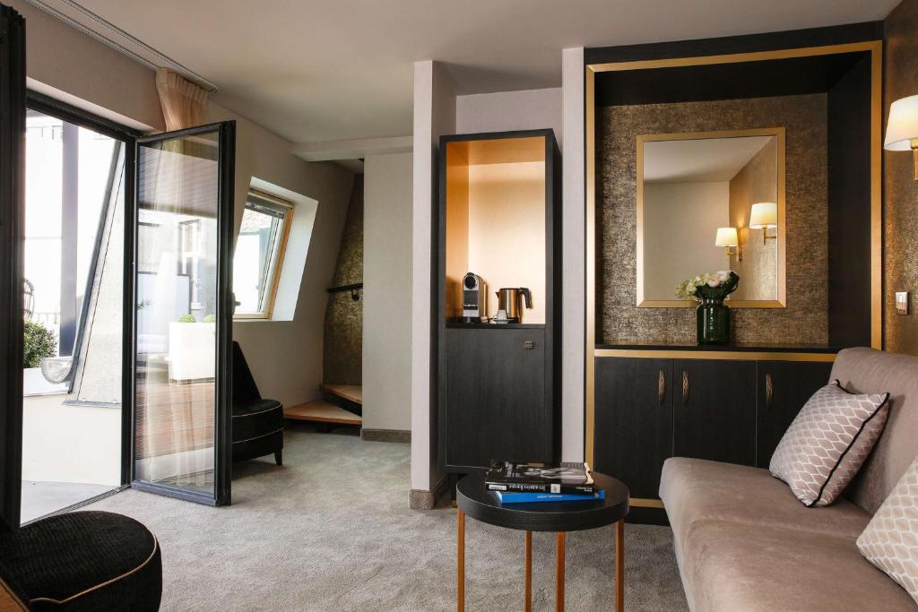 Niepce Paris, Curio Collection By Hilton