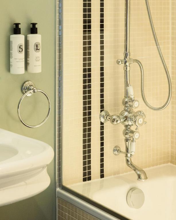 Hôtel des Grands Voyageurs - Booking