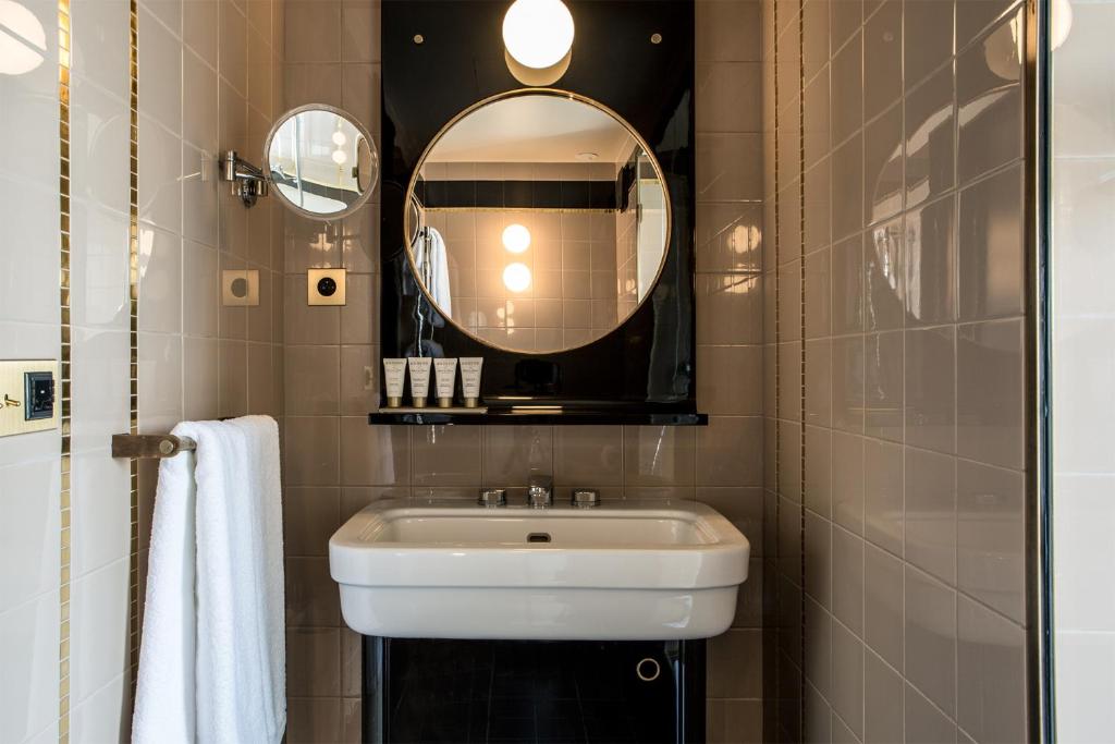 Hôtel du Rond-point des Champs-Élysées - Esprit de France