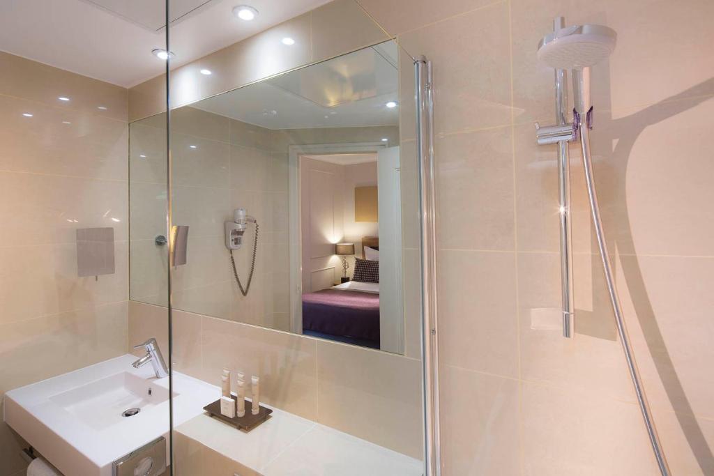 Hôtel Galileo Champs Elysées