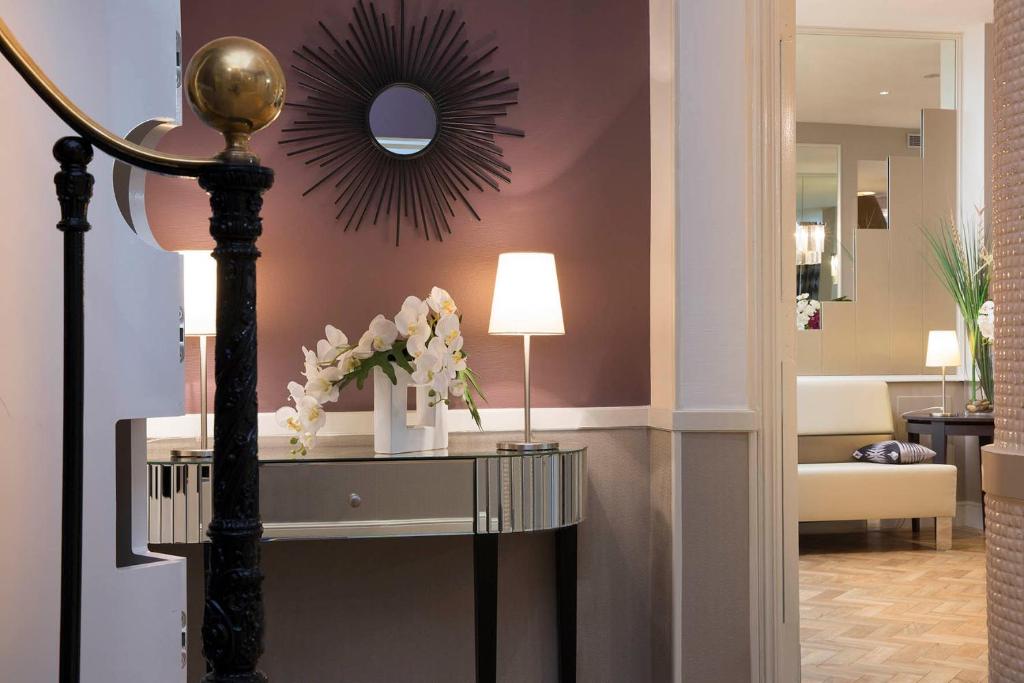 Hôtel Galileo Champs Elysées
