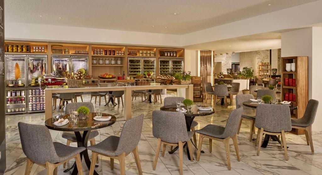 Hyatt Regency Paris Etoile