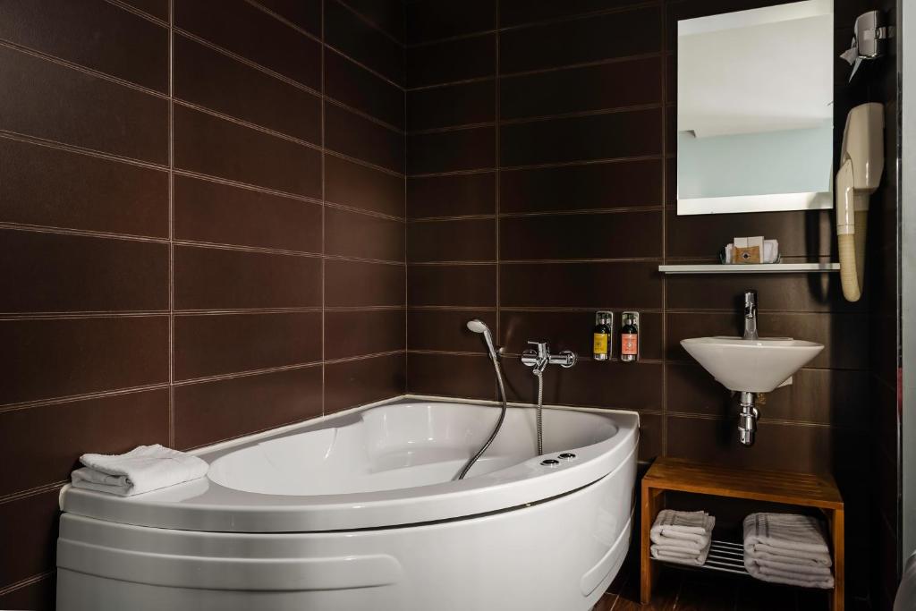 Hôtel Courcelles Etoile - Booking