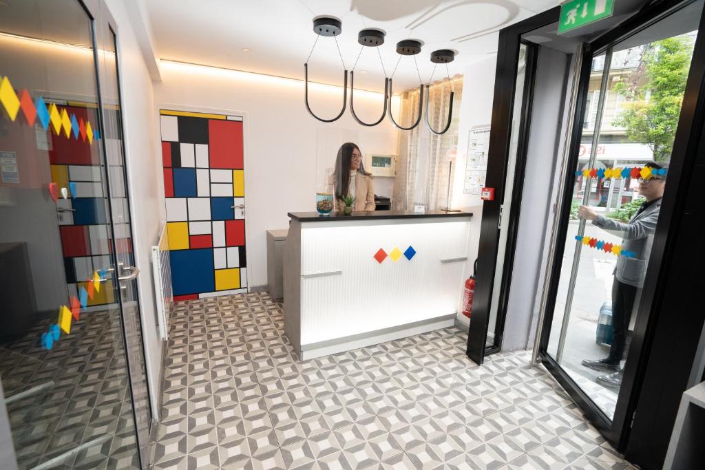 Hôtel du Mont Dore Batignolles - Booking