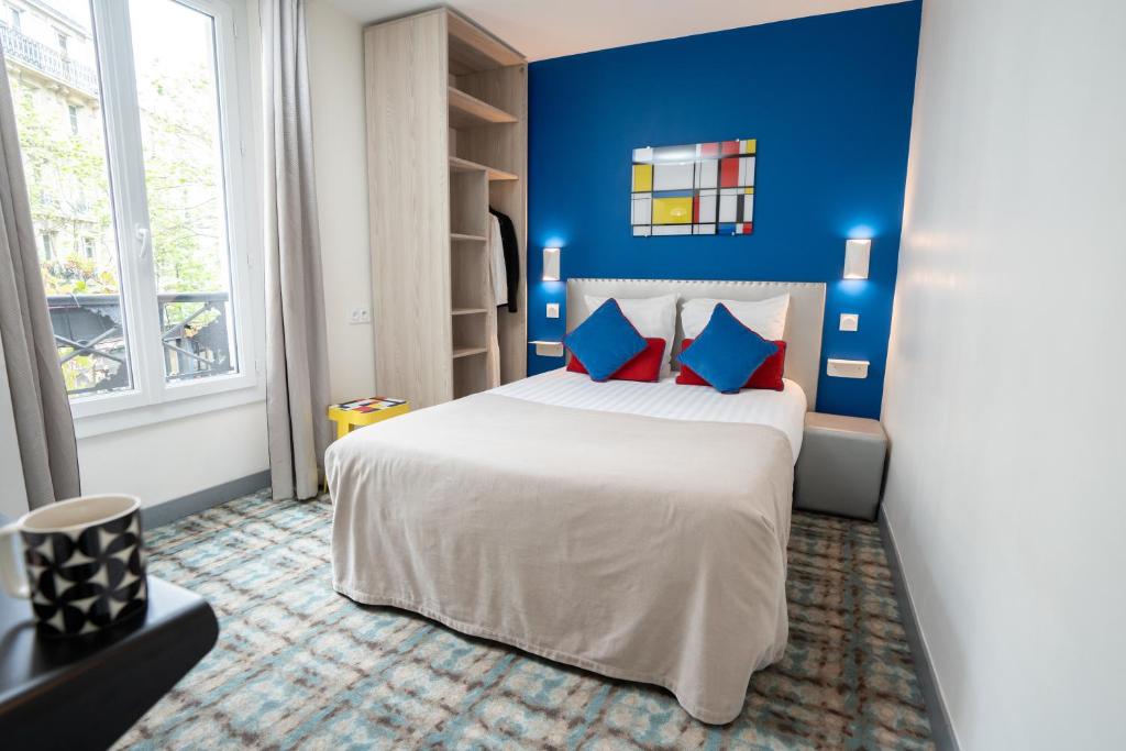 Hôtel du Mont Dore Batignolles - Booking