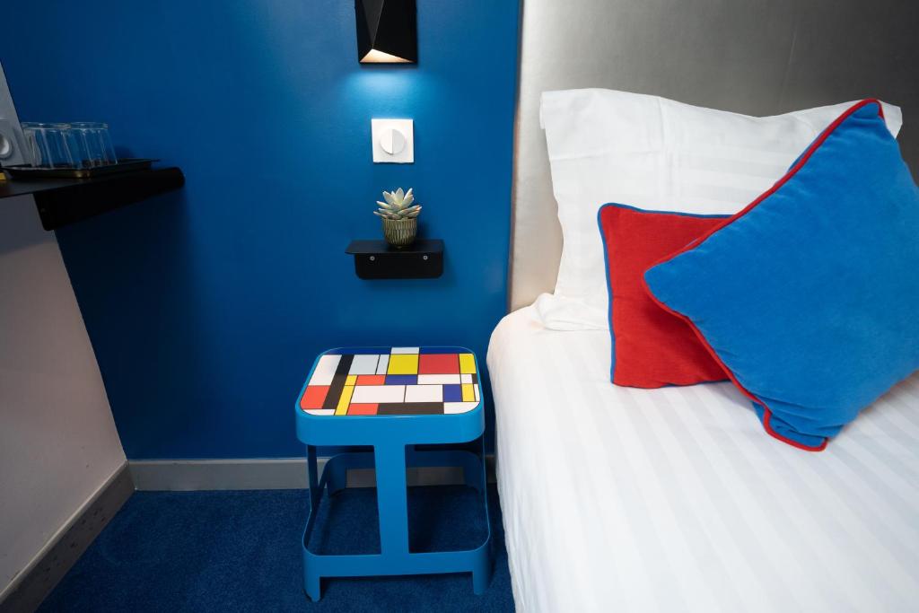 Hôtel du Mont Dore Batignolles - Booking