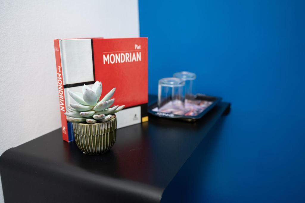 Hôtel du Mont Dore Batignolles - Booking