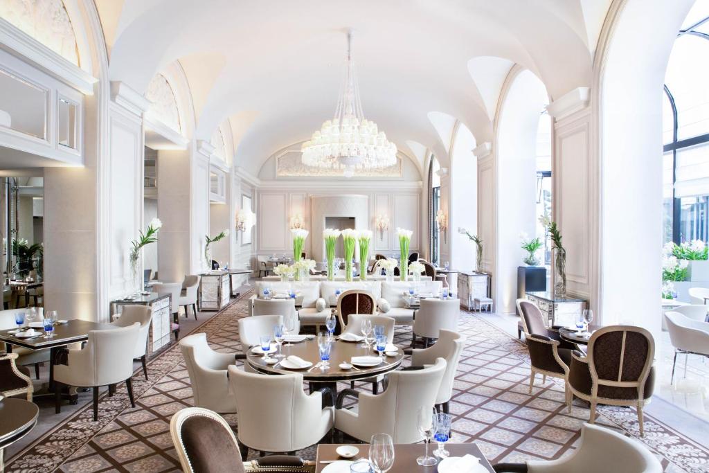 Four Seasons George V - Booking