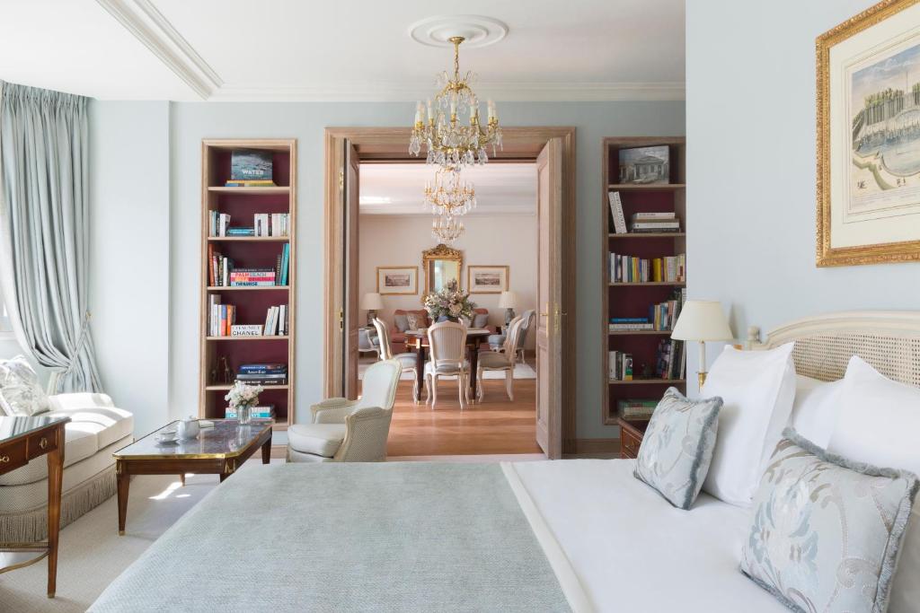 Le Bristol Paris - Booking