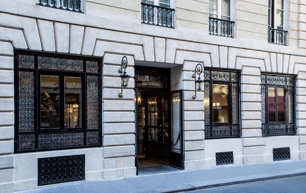 Hôtel La Tamise – Esprit de France - Booking